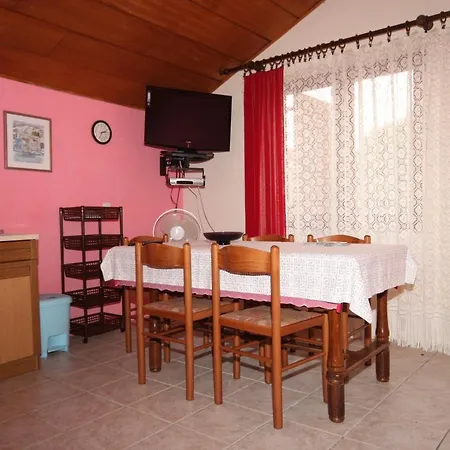 Family Friendly Seaside Zaton, Zadar - 6616 Apartmán Nin