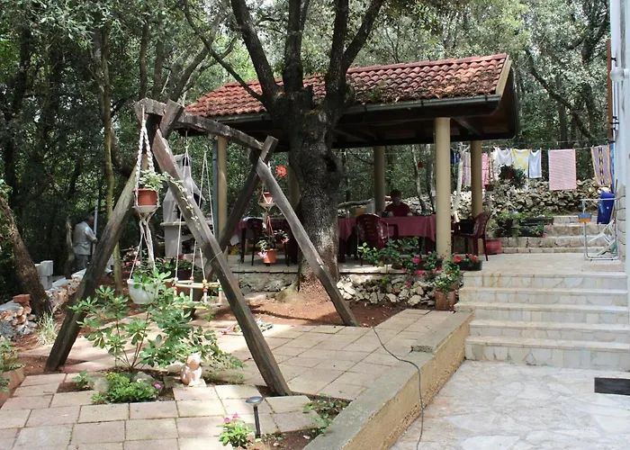 Family Friendly Seaside Zaton, Zadar - 6616 דירה נין